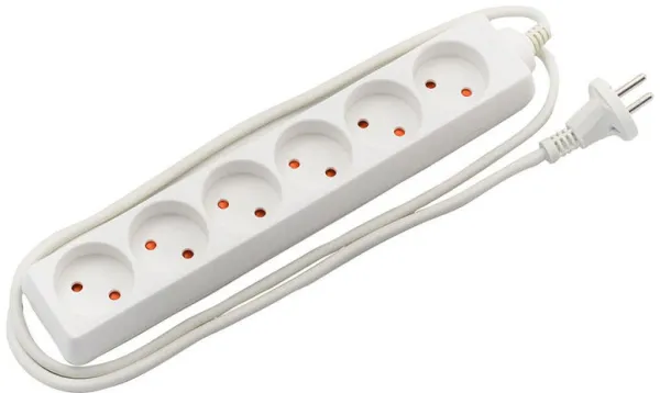 Jatkopistorasia kaapelilla